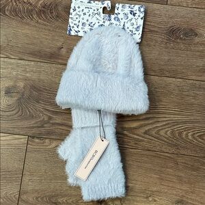 BCBG Fluffy light purple  Hat and Glove Set